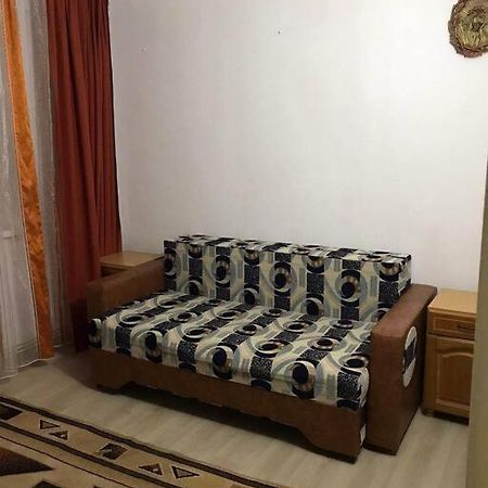 Apartament Confortabil ピテシュティ エクステリア 写真
