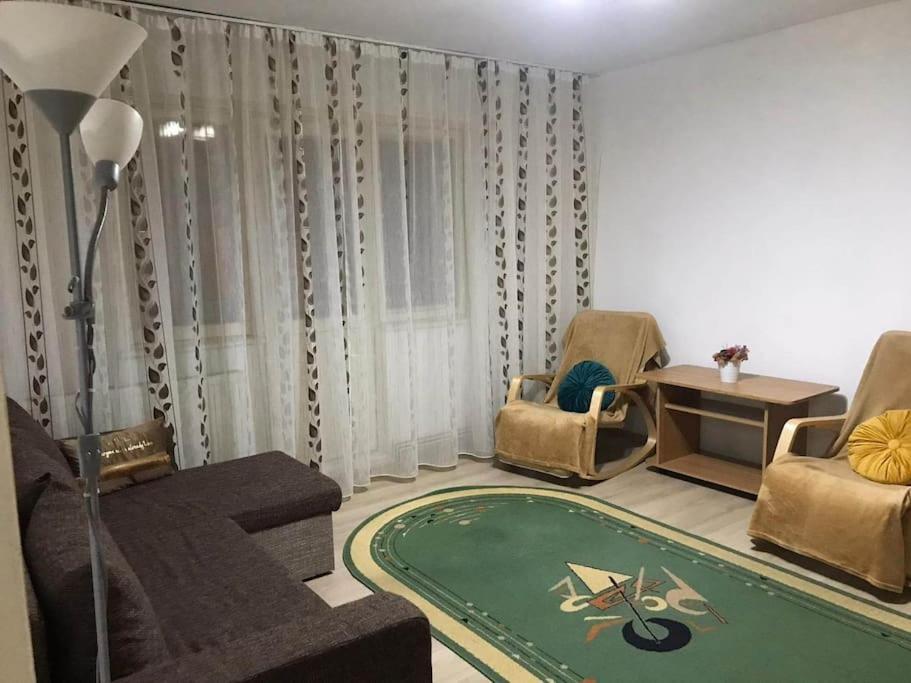 Apartament Confortabil ピテシュティ エクステリア 写真