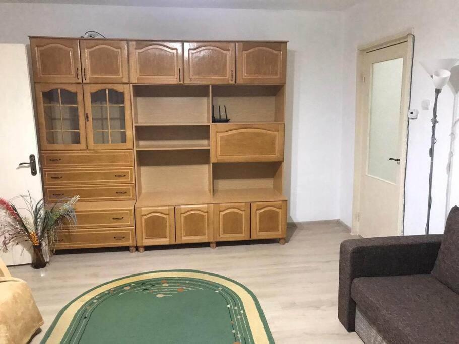 Apartament Confortabil ピテシュティ エクステリア 写真