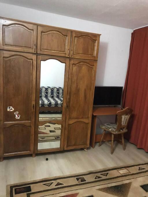 Apartament Confortabil ピテシュティ エクステリア 写真