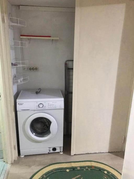 Apartament Confortabil ピテシュティ エクステリア 写真