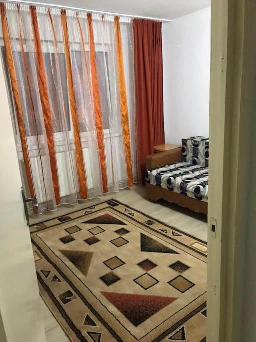 Apartament Confortabil ピテシュティ エクステリア 写真