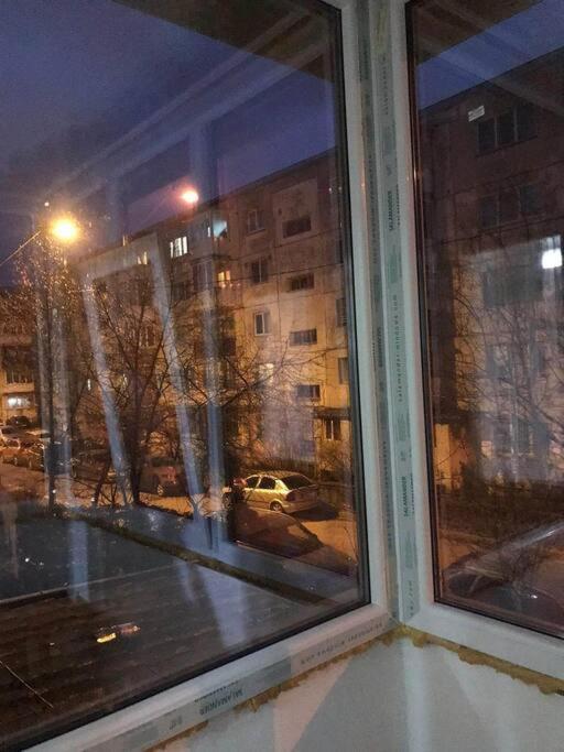 Apartament Confortabil ピテシュティ エクステリア 写真