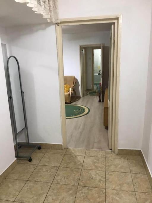 Apartament Confortabil ピテシュティ エクステリア 写真